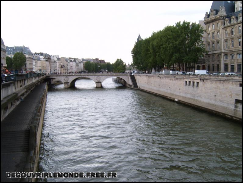 2005 05 03 Paris St Michel notre Dame/images/S3700250	
