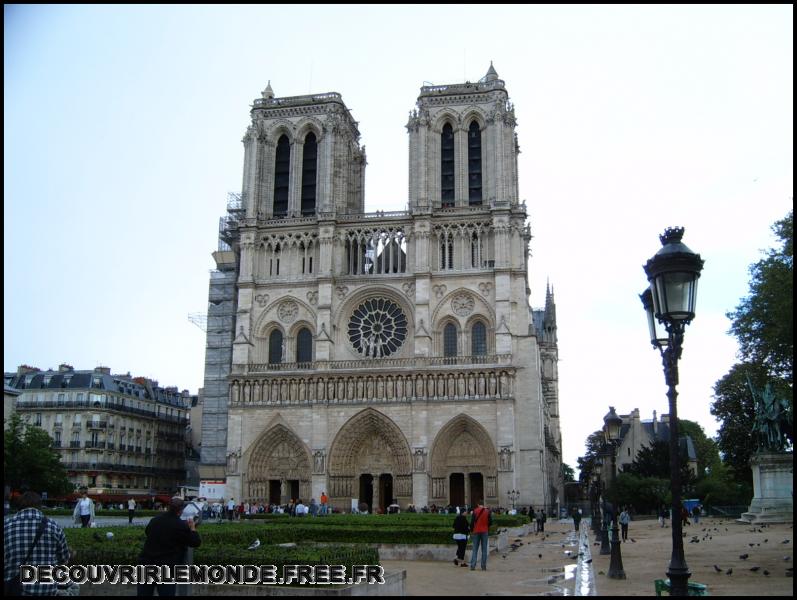 2005 05 03 Paris St Michel notre Dame/images/S3700251	