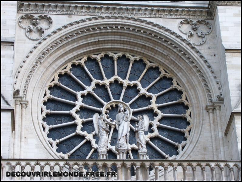 2005 05 03 Paris St Michel notre Dame/images/S3700271	