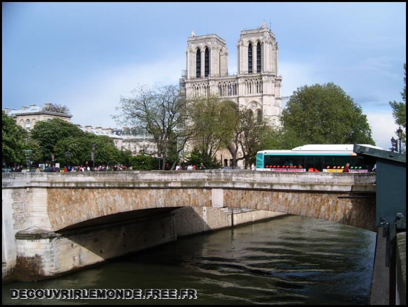 2005 05 03 Paris St Michel notre Dame/images/S3700274	