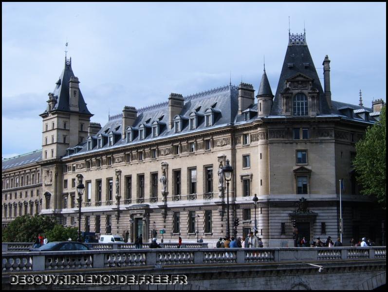 2005 05 03 Paris St Michel notre Dame/images/S3700276	