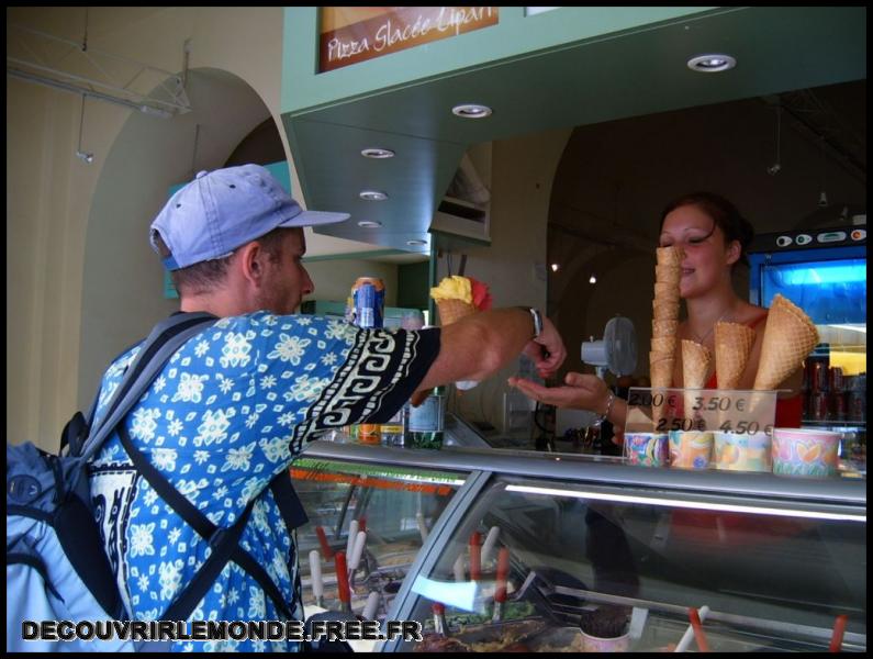 2005 06 25 Roquebrune Menton Festival Livre Nice/images/S3700518	