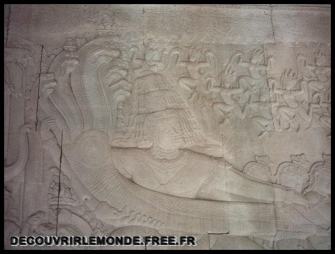 Cambodge Angkor/images/IMAG0888 Angkor Angkor Vat Bas Reliefs Barratement Mer Lait Demons Asura	