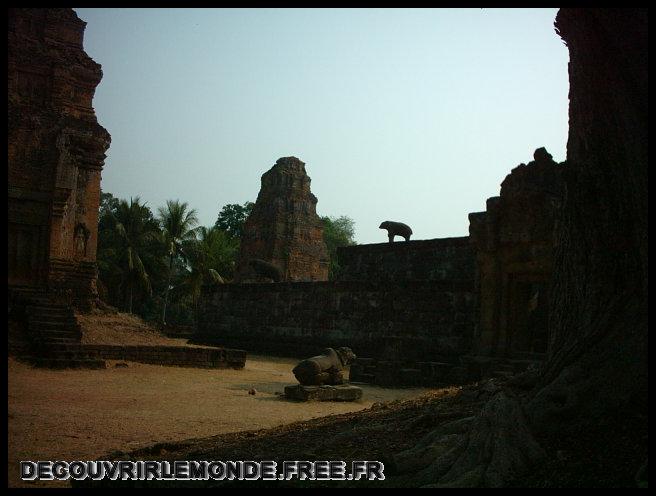 Cambodge Angkor/images/IMAG0982 Roluos Bakong elephant	