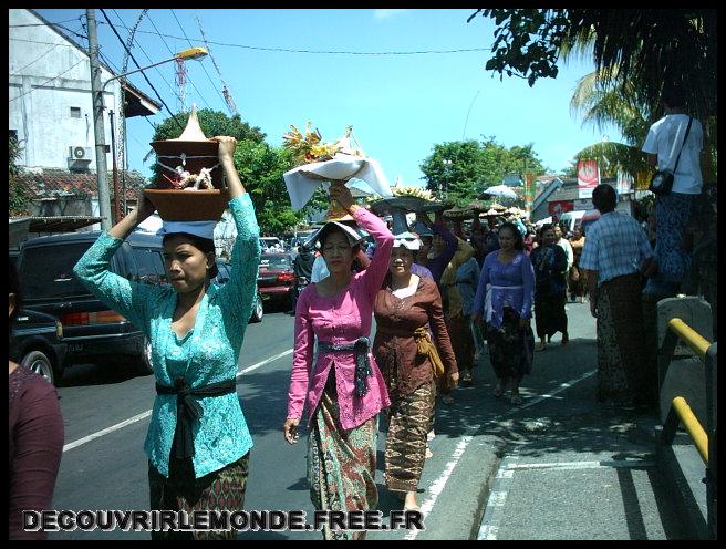 Indonesie/images/Indonesie Bali 2 07 Indonesie Sanur Funeral Ceremony IMAG1083	