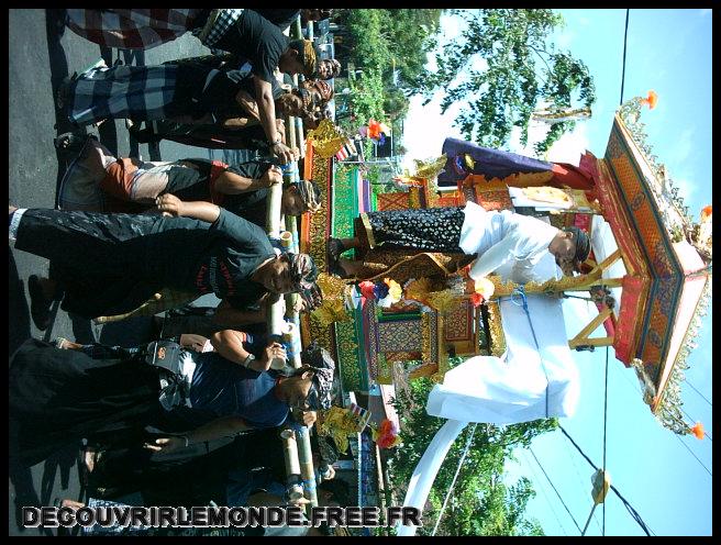 Indonesie/images/Indonesie Bali 2 07 Indonesie Sanur Funeral Ceremony IMAG1090	