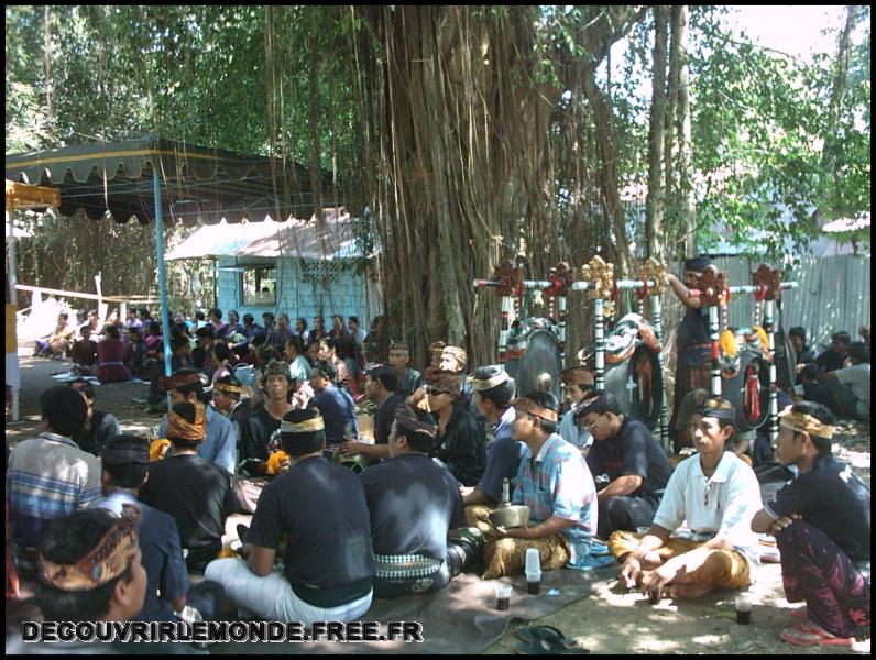 Indonesie/images/Indonesie Bali 2 07 Indonesie Sanur Funeral Ceremony IMAG1110	